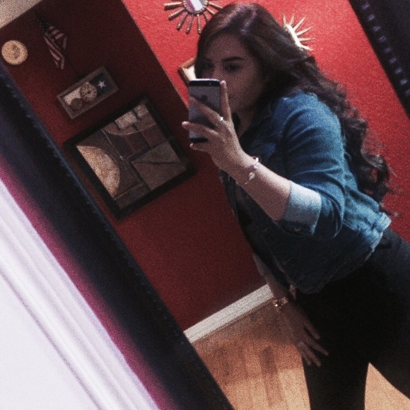 Meet your Posher, Jocelyn - Picture 1 of 1