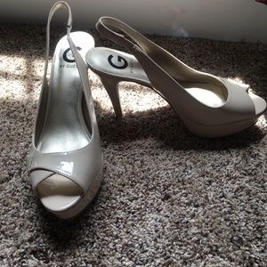Nude G by guess pumps