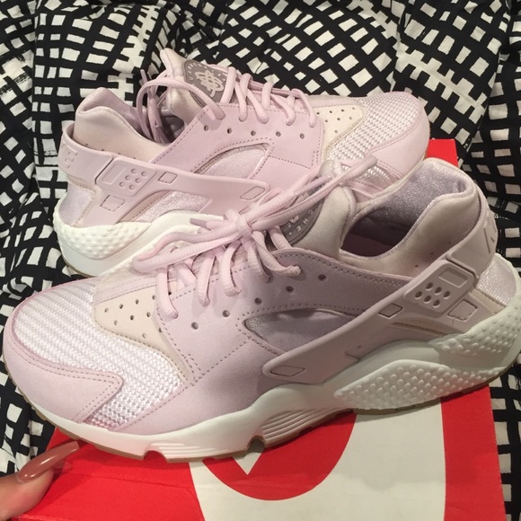 SOLD Bleached Lilac Air Huarache - Picture 2 of 3