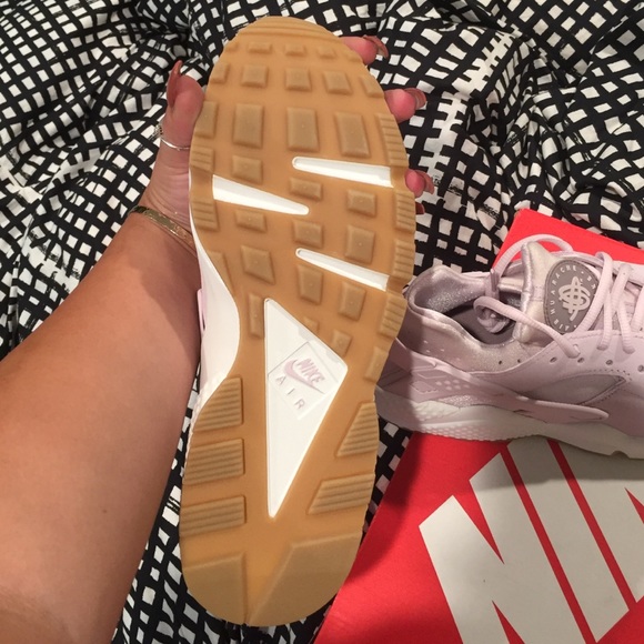 SOLD Bleached Lilac Air Huarache - Picture 3 of 3