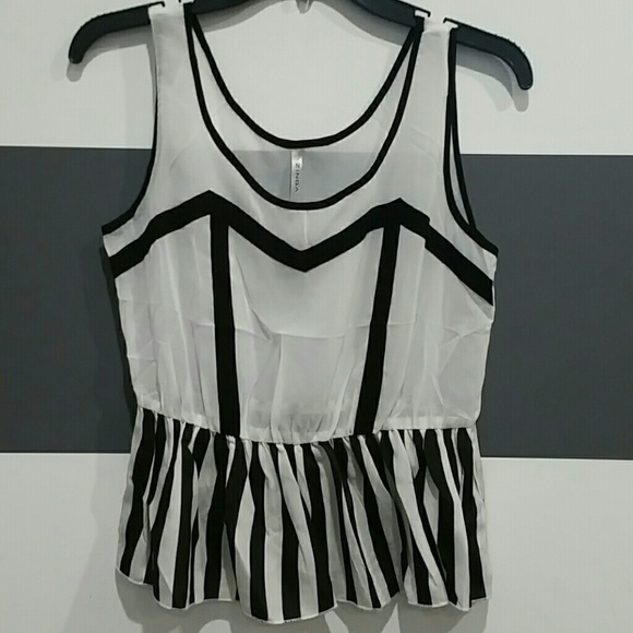 CHIC PEPLUM TOP NWOT - Picture 4 of 4