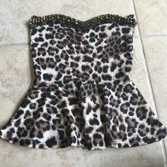 Sweetheart neckline leopard print peplum top