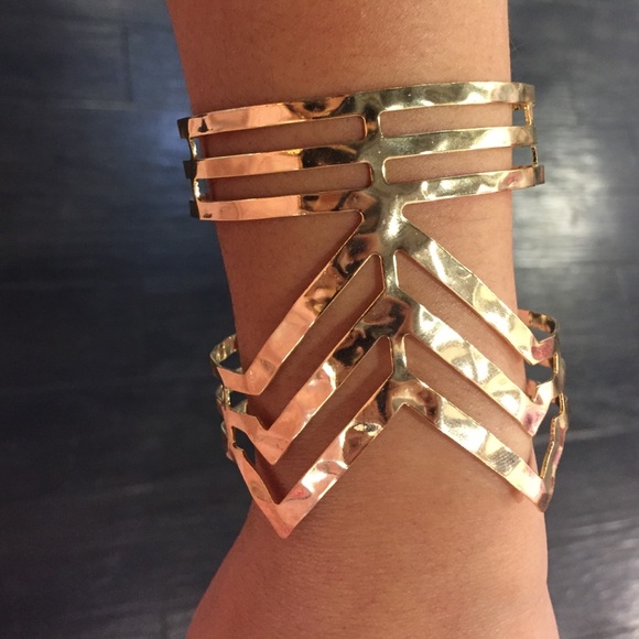 Gold cuff - Picture 2 of 3