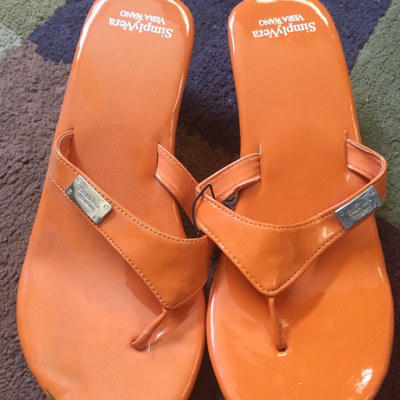 Vera Wang flip flops Size 9