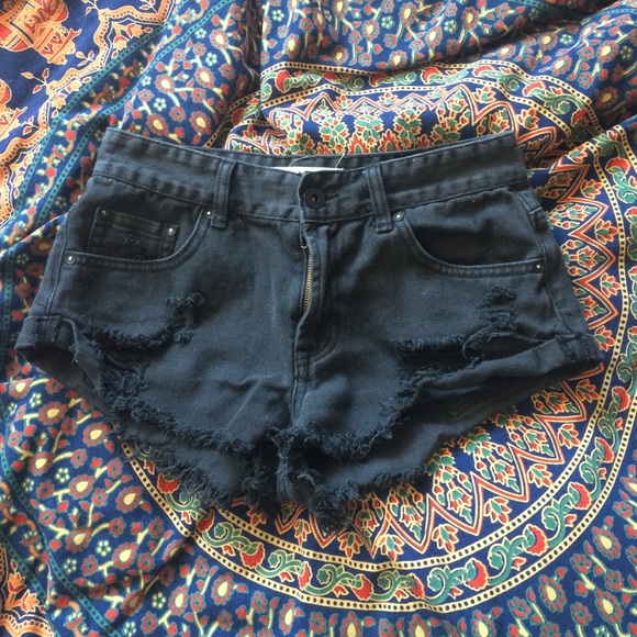BLACK RIPPED SHORT SHORTS - Picture 2 of 4
