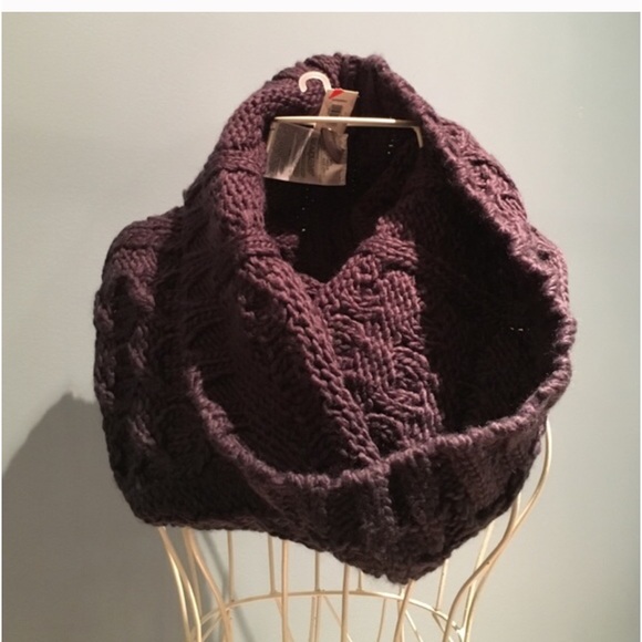 GAP Accessories - Navy Blue GAP scarf 💙