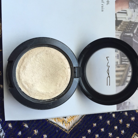 MAC Cream Colored Base Highlighter and Lipstick - Picture 2 of 4