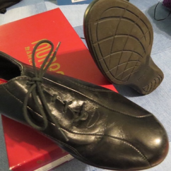 Munro lace up shoes. 11W - Picture 3 of 4