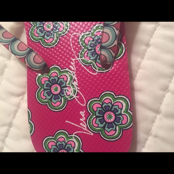 🎄CHRISTMAS SALE Vera Bradley Flip Flops - Picture 2 of 2