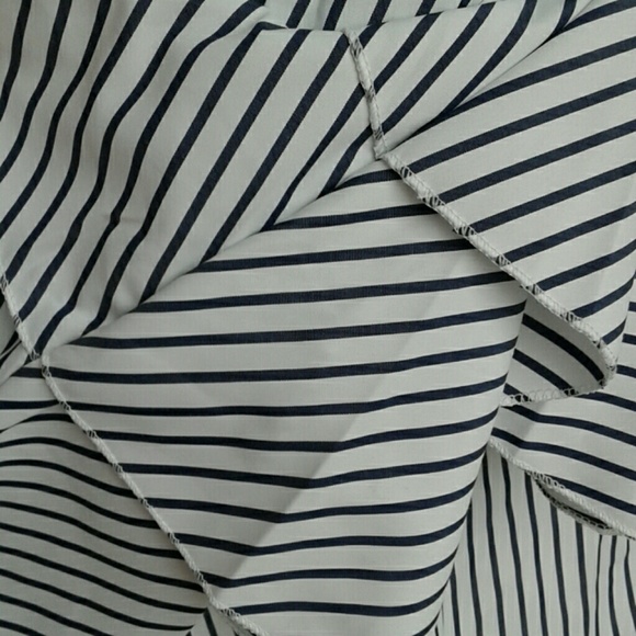 🚨LAST 1🚨 OFF SHOULDER TOP - Picture 4 of 4