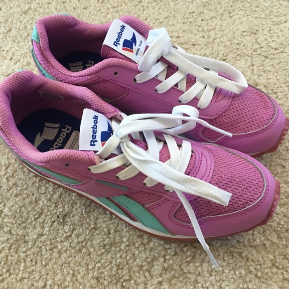 Brand new Reedbok vintage pink aqua sneakers
