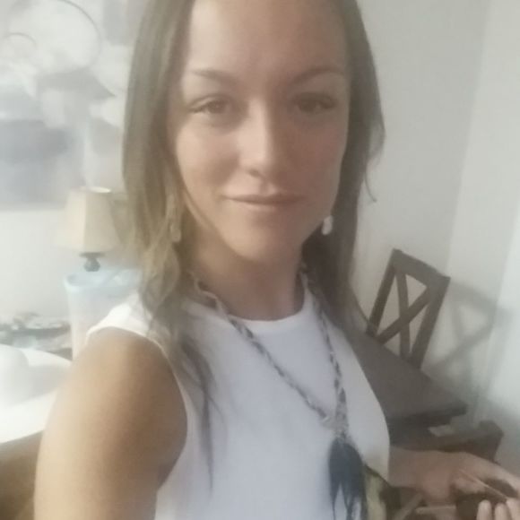 Meet your Posher, Dominique - Picture 1 of 1