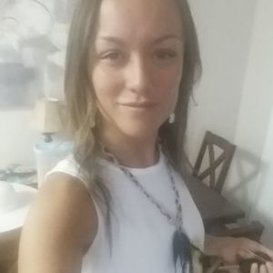 Meet your Posher, Dominique