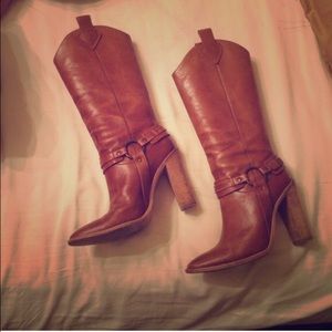 BCBG - Stacked heel boots