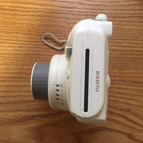 Polaroid camera - Picture 2 of 2