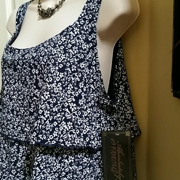 NWT Plus Size Floral 3 Tiered Top Size 1X - Picture 3 of 4
