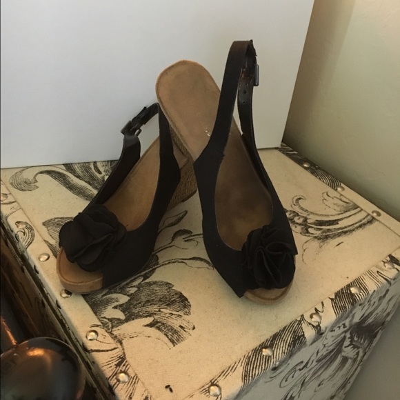 Comfy Summer Sandals - Picture 3 of 4