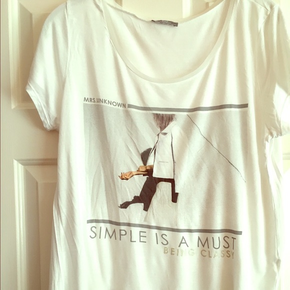 🎉🎉NWOT Zara graphic tee 🎉🎉