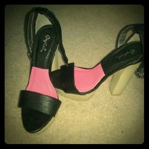 Quipid womans heels