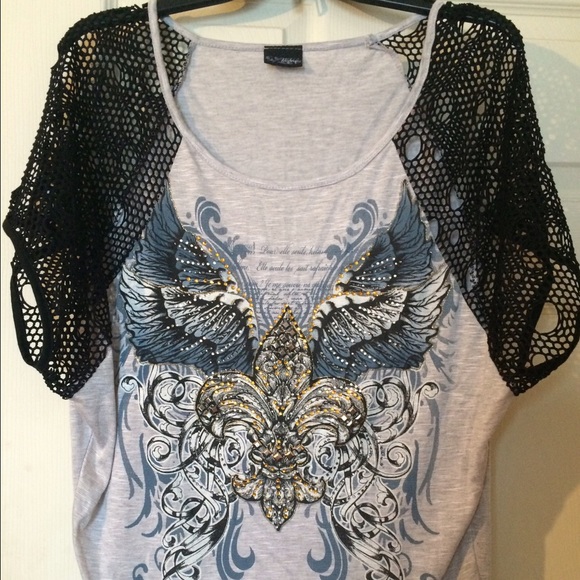 Buckle embellished short sleeved shirt