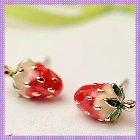 πADORABLE Red Strawberry Stud Earringsπ - Picture 2 of 3