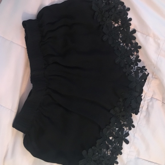 Black lace trim shorts Rue 21 Small