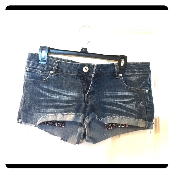 "Celebrity Pink Jeans" shorts w/ Floral  pockets