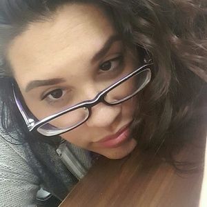 Meet your Posher, Demetria