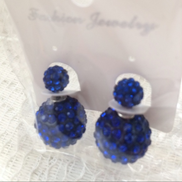 ❣FLASH SALE❣Big & Small Round Crystal Earrings - Picture 2 of 4