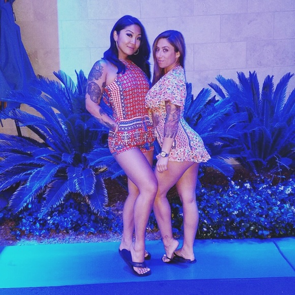 ✨🦄 MEET YOUR POSHER 🦄✨ - Picture 3 of 6