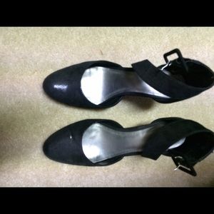 Fashionably Elegant NEW Black Shoes!!!
