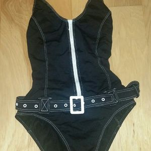 Belted Scuba-style swimsuit with zipper
