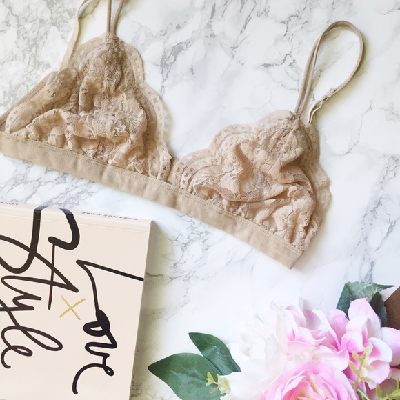Other - Nude Lace Bralette 🌸 HP 🌸