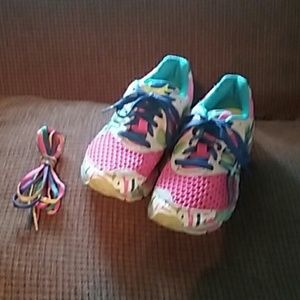 EXTRA PICTURES OF ASICS EXCELLENT CONDITION