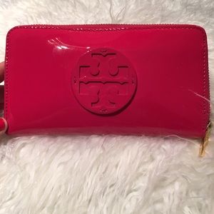 Tory Burch wallet!!!! GORGEOUS