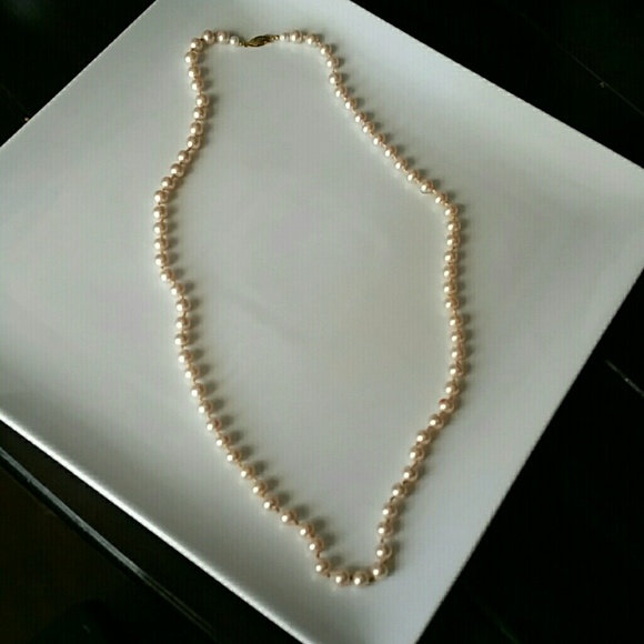 Faux Pearl Neclace