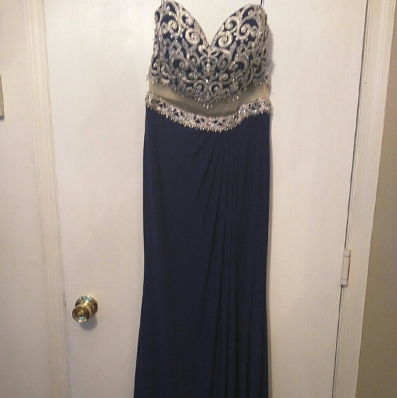 Prom dress - Picture 2 of 3