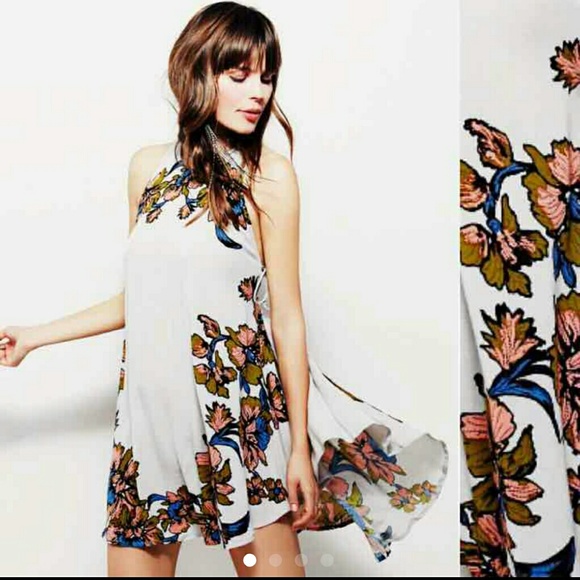 ******SOLD*******Cute floral side tie dress