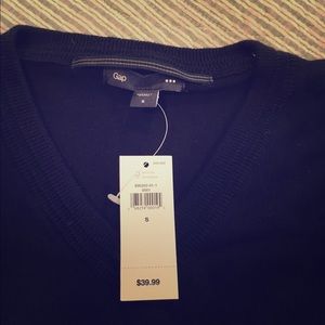 Gap sweater
