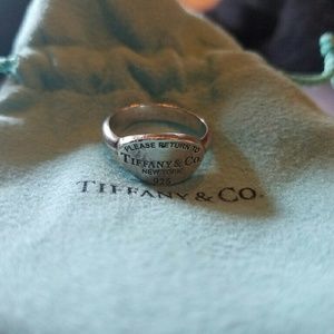 Return to Tiffany Oval Ring