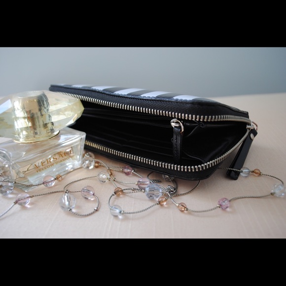 Banana Republic Sophia Striped Wallet Black