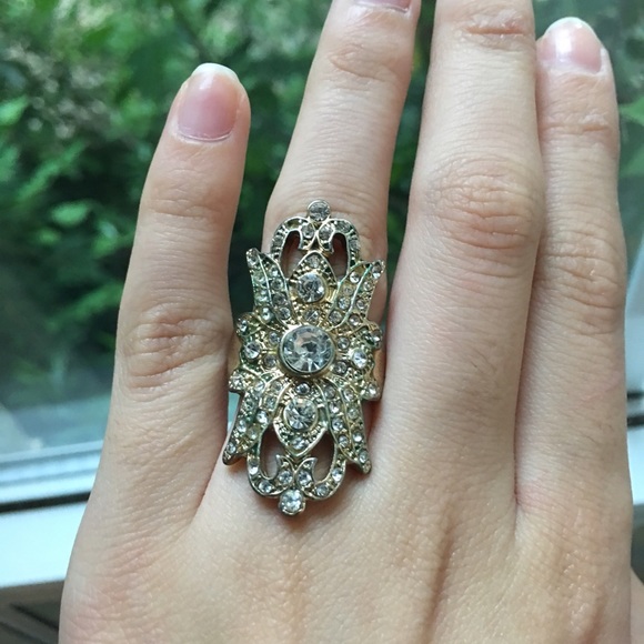 Gorgeous gold color ring