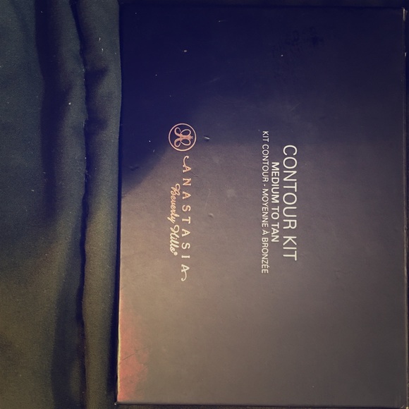 Anastasia medium to tan contour kit