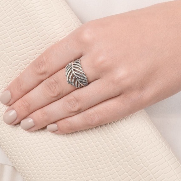 Pandora Light as a Feather Ring 🎉💞
