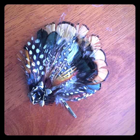 Anthropologie Accessories - Anthropologie feather hair accessory  fascinator