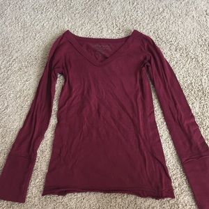 American eagle maroon long sleeved v-neck