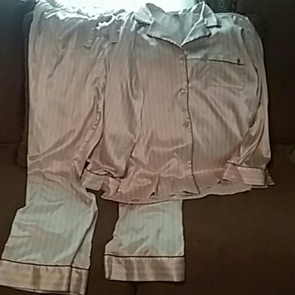 VICTORIA'S SECRET MAYFAIR SILKY PAJAMAS