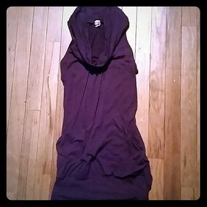 Sleeveless dark purple scoop neck top
