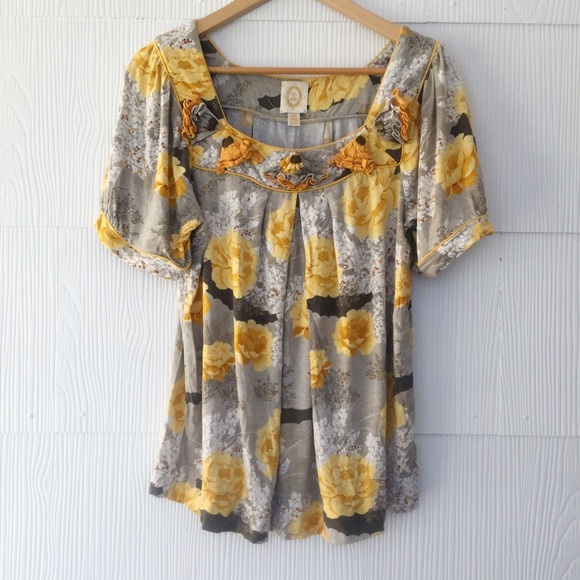🌱SPRING🌱Ric Rac Yellow and Gray Rose Top