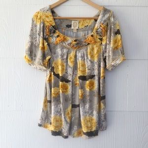 🌱SPRING🌱Ric Rac Yellow and Gray Rose Top